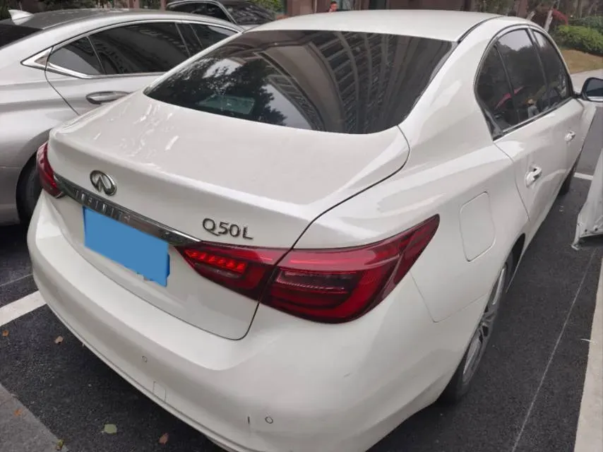 2018 Jeep Grand Commander 2.0T 265HP L4 9AT,autocango,china used car exporter,china ev exporter,chinese used car exporter,chinese used ev exporter