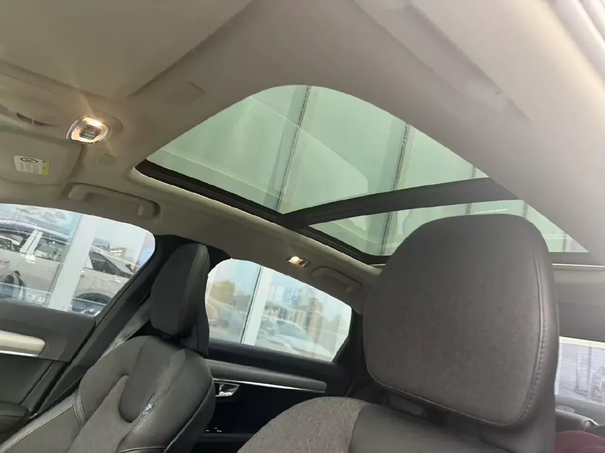 2020 Volvo S90 2.0T 190HP L4 8AT,autocango,china used car exporter,china ev exporter,chinese used car exporter,chinese used ev exporter