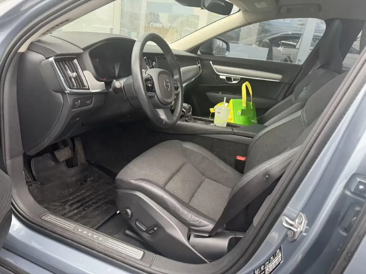 2020 Volvo S90 2.0T 190HP L4 8AT,autocango,china used car exporter,china ev exporter,chinese used car exporter,chinese used ev exporter