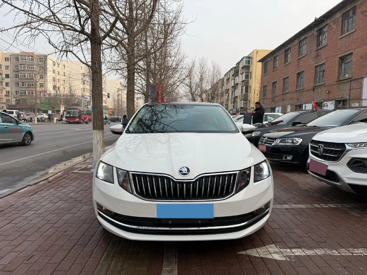 2019 Skoda Octavia 1.5L 116HP L4 6AT,autocango,china used car exporter,china ev exporter,chinese used car exporter,chinese used ev exporter