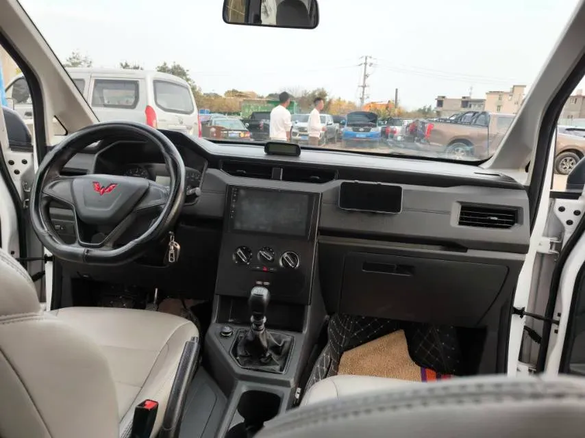 2021 WuLing HongGuang Plus 1.5L 99HP L4 6MT,autocango,china used car exporter,china ev exporter,chinese used car exporter,chinese used ev exporter