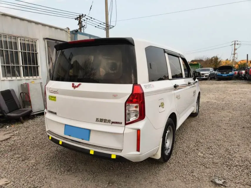 2021 WuLing HongGuang Plus 1.5L 99HP L4 6MT,autocango,china used car exporter,china ev exporter,chinese used car exporter,chinese used ev exporter