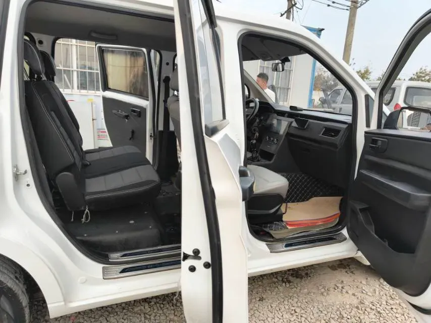 2021 WuLing HongGuang Plus 1.5L 99HP L4 6MT,autocango,china used car exporter,china ev exporter,chinese used car exporter,chinese used ev exporter