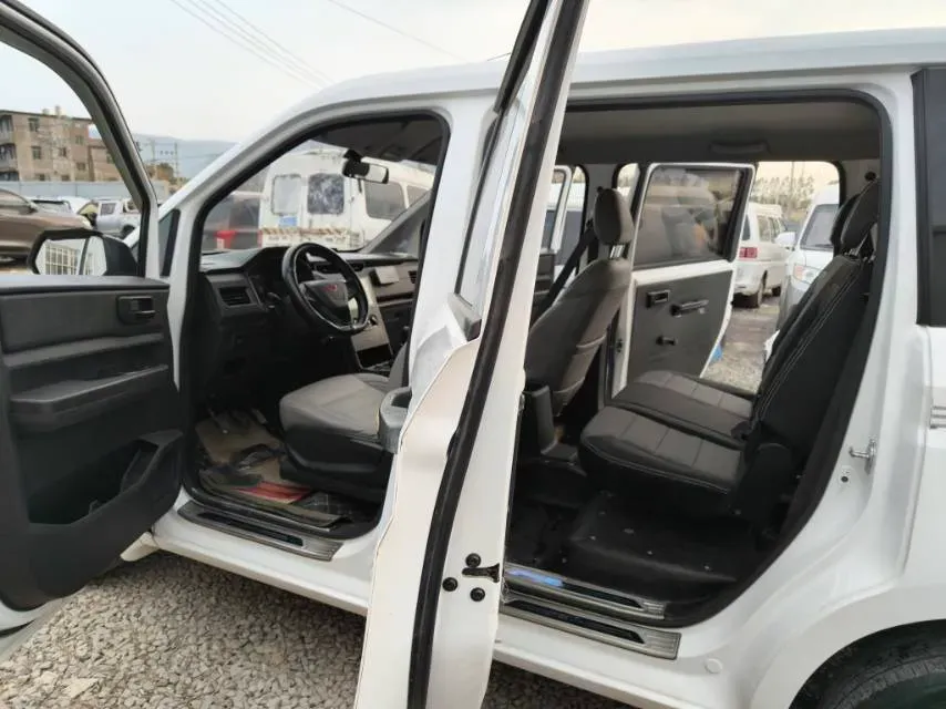 2021 WuLing HongGuang Plus 1.5L 99HP L4 6MT,autocango,china used car exporter,china ev exporter,chinese used car exporter,chinese used ev exporter