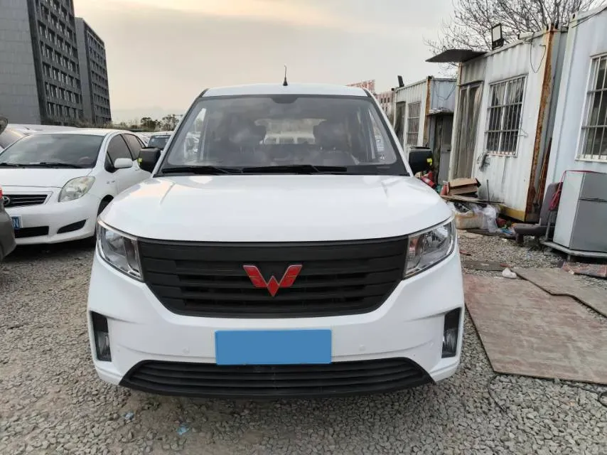 2021 WuLing HongGuang Plus 1.5L 99HP L4 6MT,autocango,china used car exporter,china ev exporter,chinese used car exporter,chinese used ev exporter