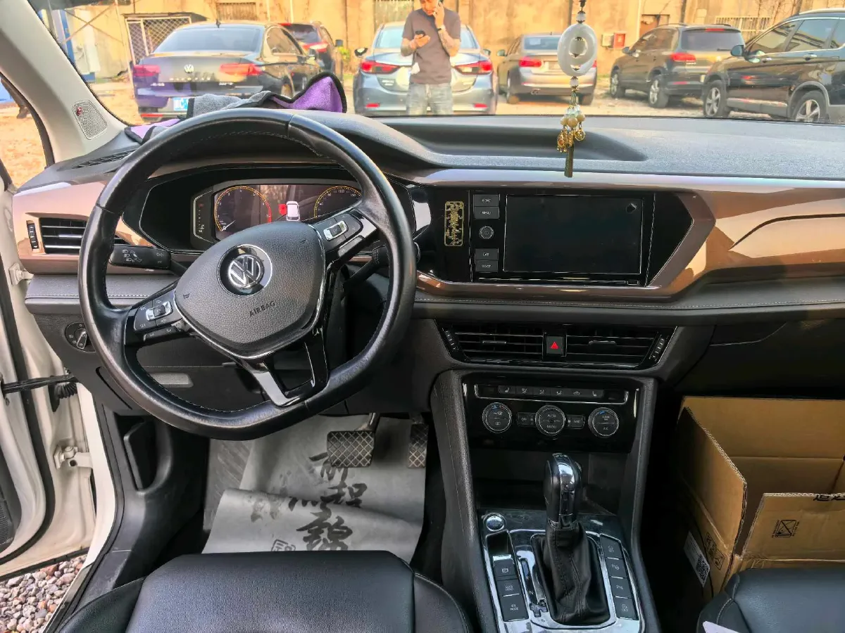 2019 MINI MINI 1.5T 102HP L3 7DCT,autocango,china used car exporter,china ev exporter,chinese used car exporter,chinese used ev exporter