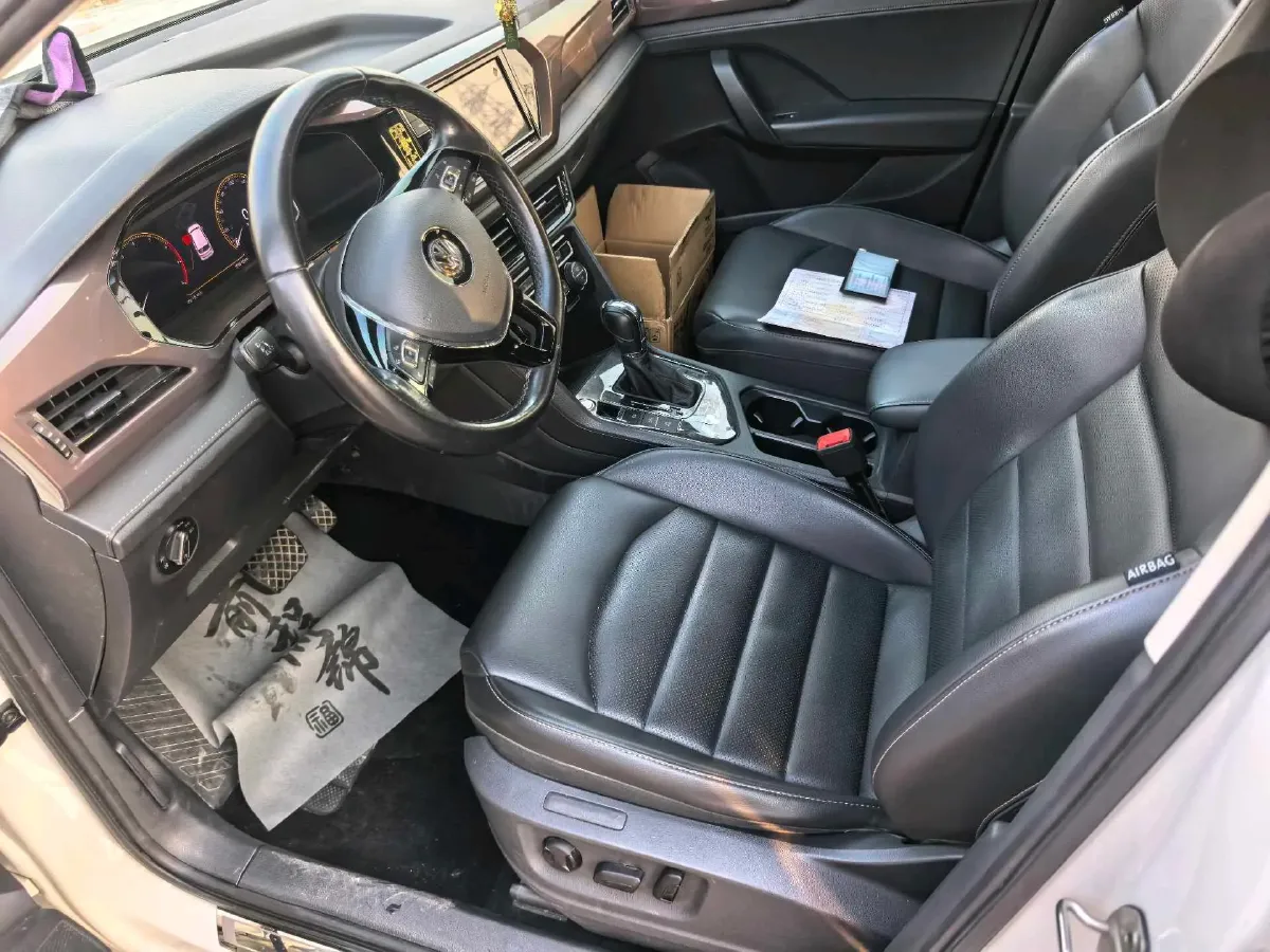 2019 MINI MINI 1.5T 102HP L3 7DCT,autocango,china used car exporter,china ev exporter,chinese used car exporter,chinese used ev exporter