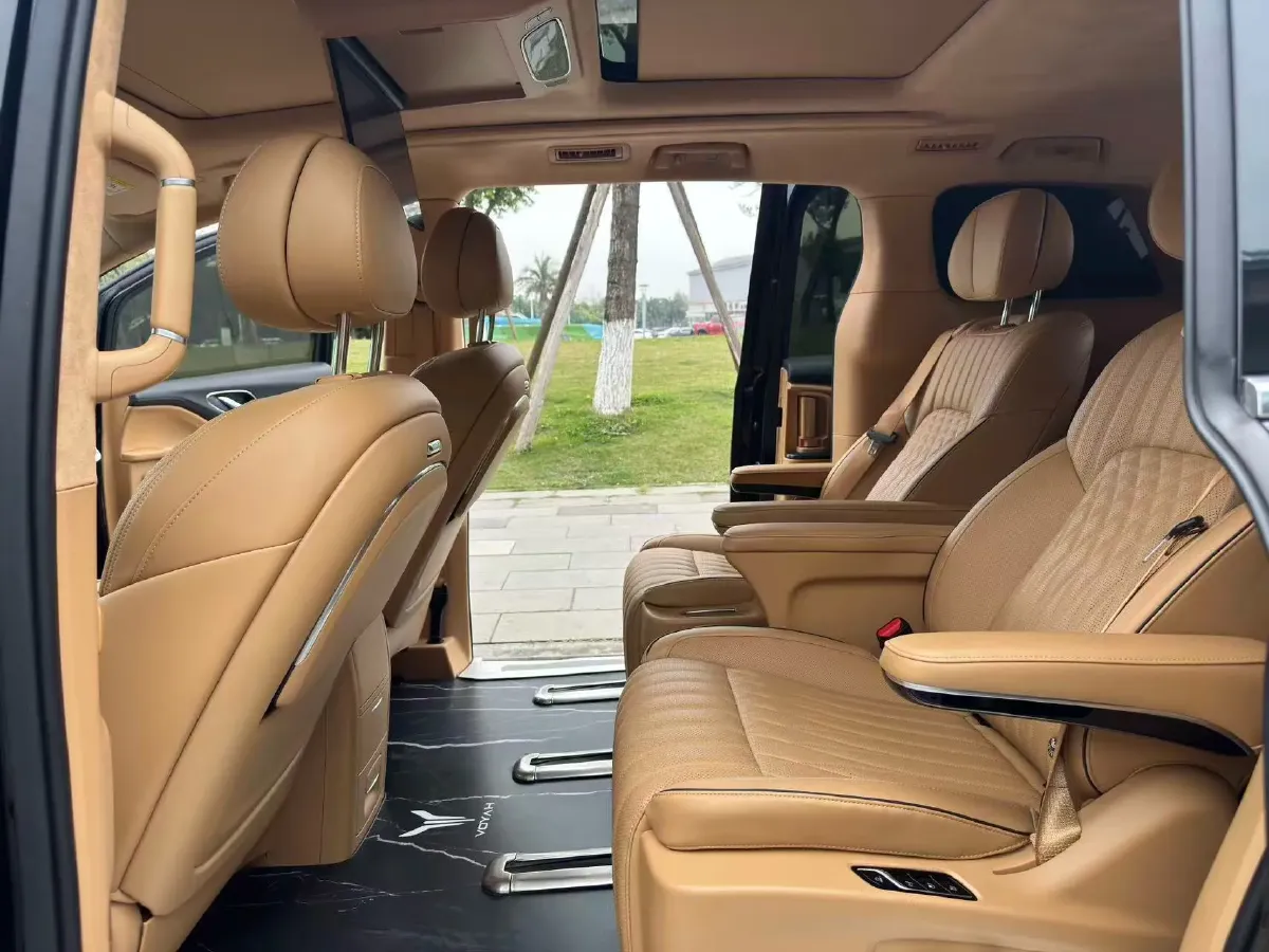 2024 Voyah Dream 1.5T 150HP L4 PHEV 43KWH,autocango,china used car exporter,china ev exporter,chinese used car exporter,chinese used ev exporter