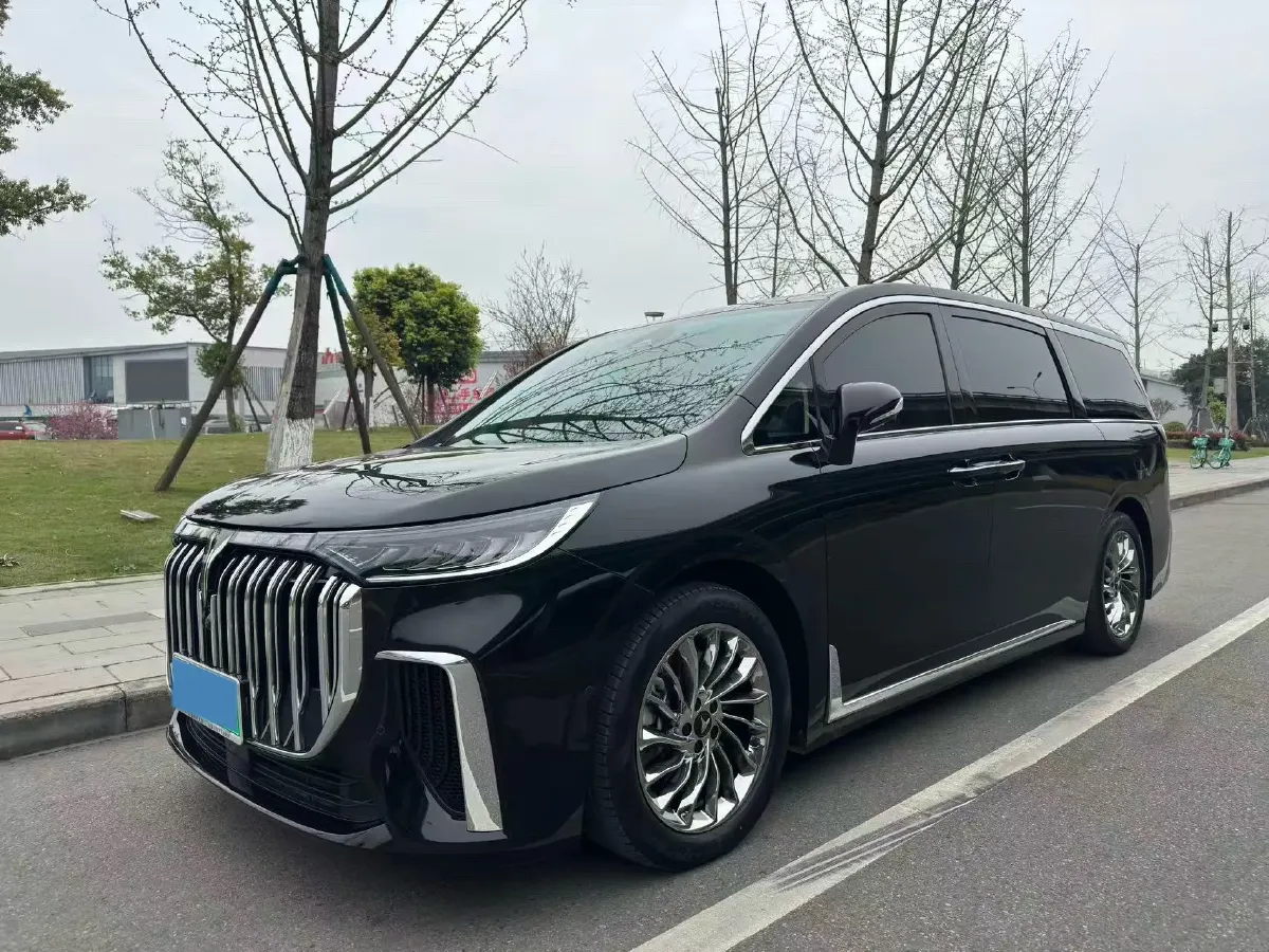 2024 Voyah Dream 1.5T 150HP L4 PHEV 43KWH,autocango,china used car exporter,china ev exporter,chinese used car exporter,chinese used ev exporter