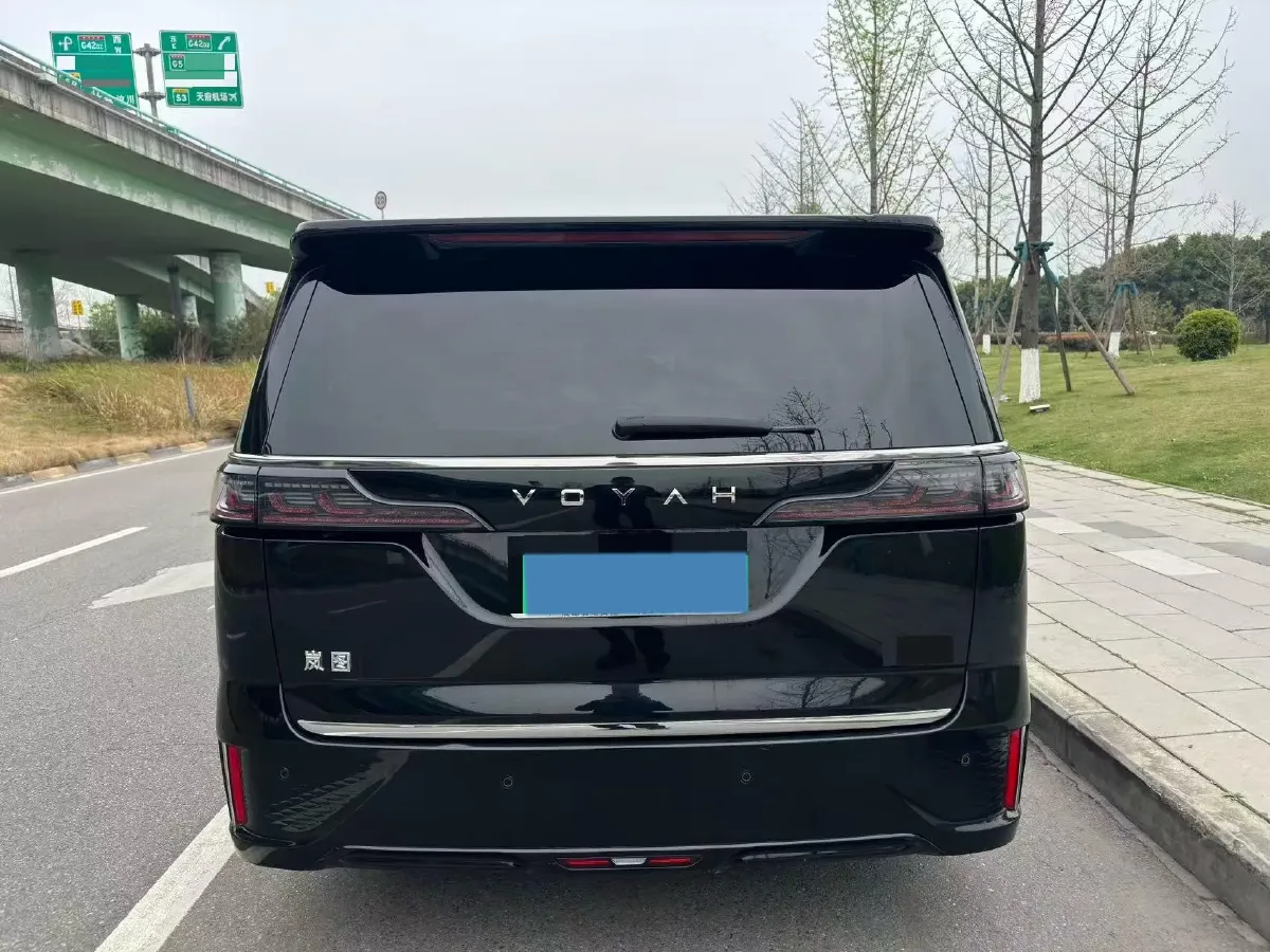 2024 Voyah Dream 1.5T 150HP L4 PHEV 43KWH,autocango,china used car exporter,china ev exporter,chinese used car exporter,chinese used ev exporter