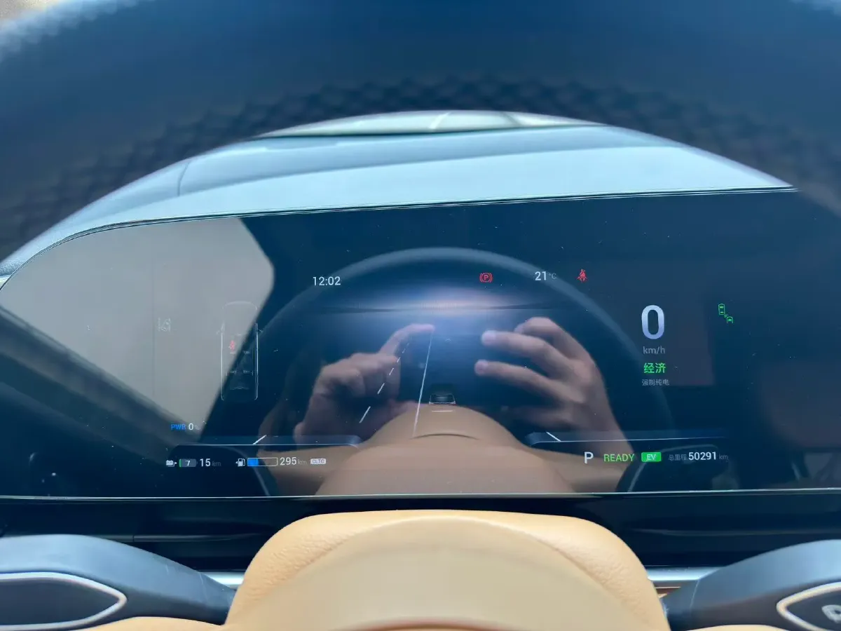 2024 Voyah Dream 1.5T 150HP L4 PHEV 43KWH,autocango,china used car exporter,china ev exporter,chinese used car exporter,chinese used ev exporter