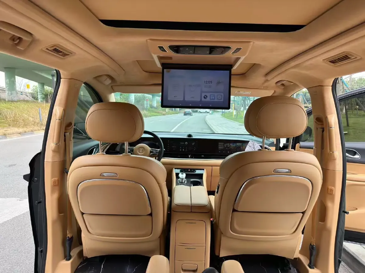 2024 Voyah Dream 1.5T 150HP L4 PHEV 43KWH,autocango,china used car exporter,china ev exporter,chinese used car exporter,chinese used ev exporter