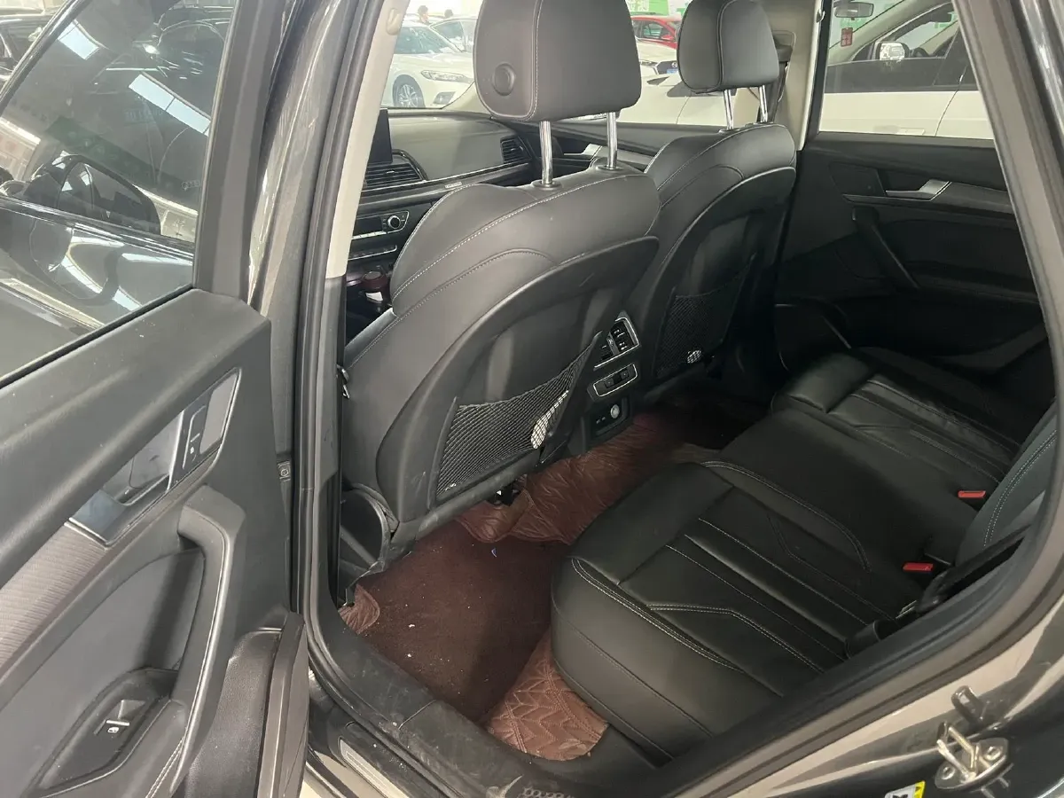 2022 Audi Q5L 2.0T 190HP L4 7DCT,autocango,china used car exporter,china ev exporter,chinese used car exporter,chinese used ev exporter