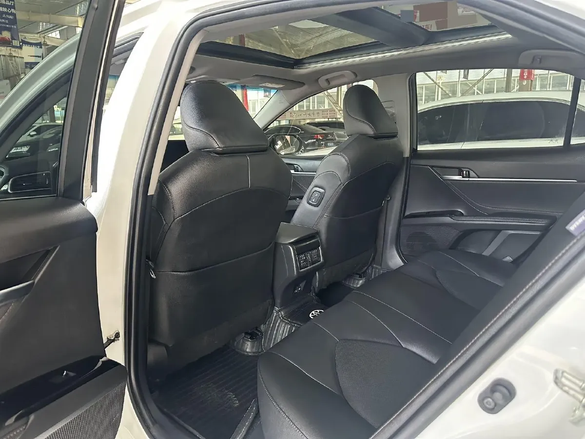 2023 Toyota Camry 2.5L 207HP L4 8AT,autocango,china used car exporter,china ev exporter,chinese used car exporter,chinese used ev exporter