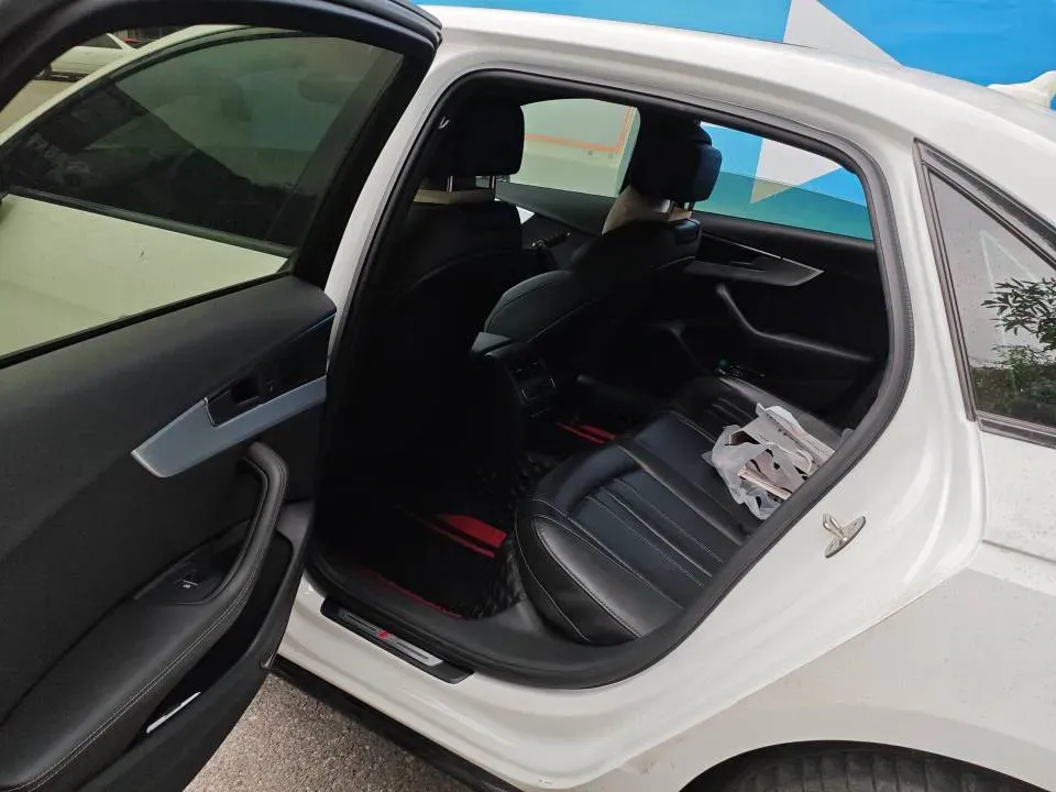 2022 Audi A4L 2.0T 190HP L4 7DCT,autocango,china used car exporter,china ev exporter,chinese used car exporter,chinese used ev exporter