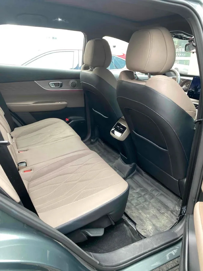 2025 Chery Tiggo 8 Plus 1.6T 197HP L4 7DCT,autocango,china used car exporter,china ev exporter,chinese used car exporter,chinese used ev exporter