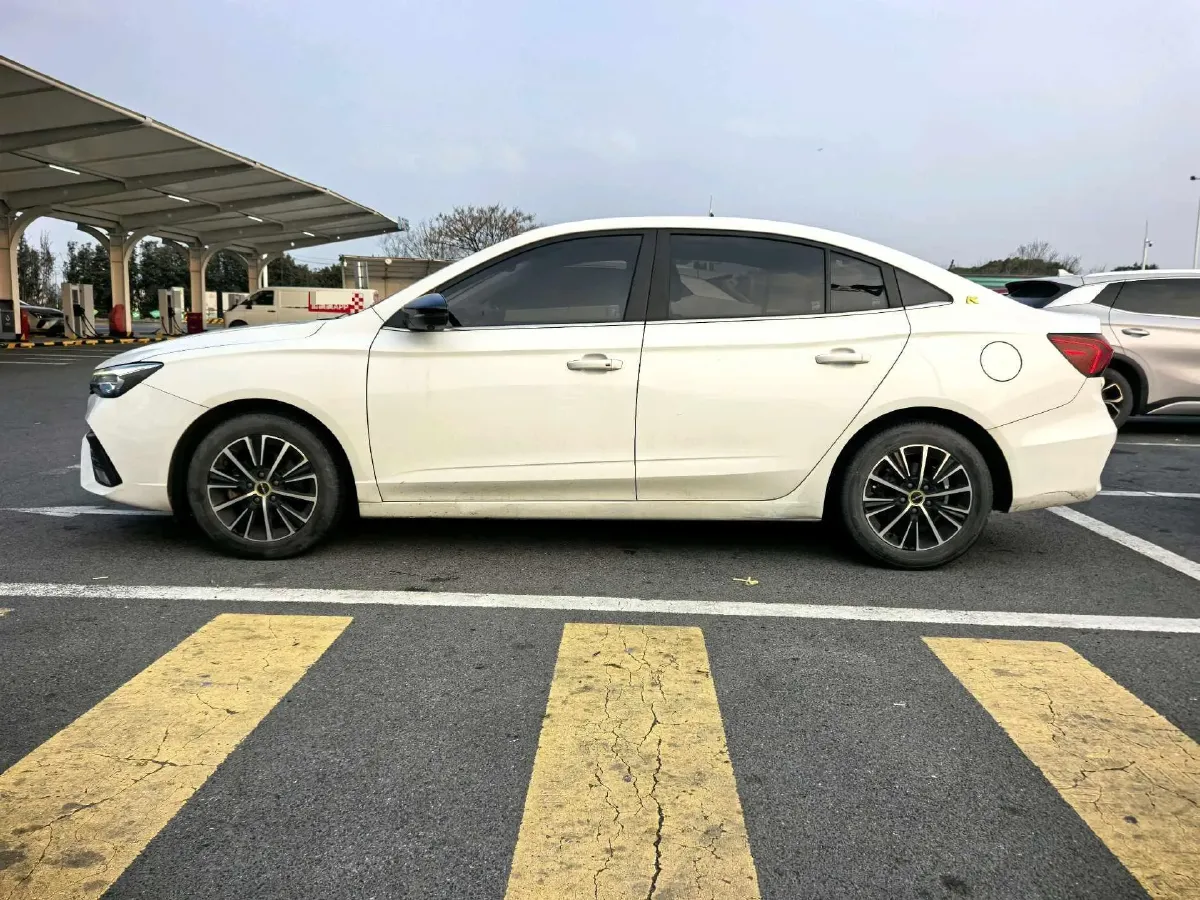 2021 Roewe i5 1.5L 120HP L4 CVT,autocango,china used car exporter,china ev exporter,chinese used car exporter,chinese used ev exporter