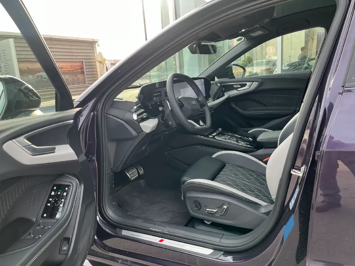 2026 Audi A5L 2.0T 204HP L4 7DCT,autocango,china used car exporter,china ev exporter,chinese used car exporter,chinese used ev exporter