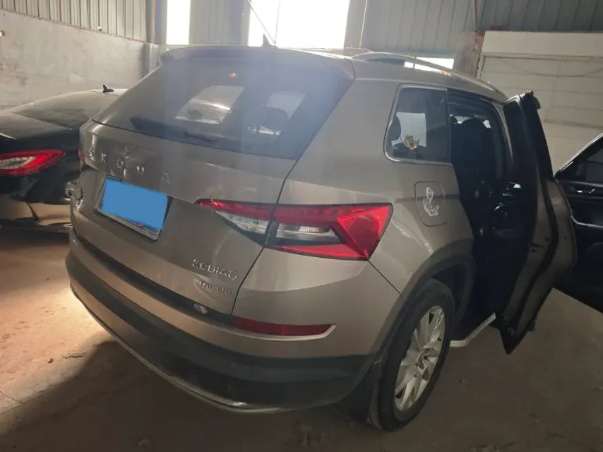 2021 Skoda Kodiak 2.0T 186HP L4 7DCT,autocango,china used car exporter,china ev exporter,chinese used car exporter,chinese used ev exporter
