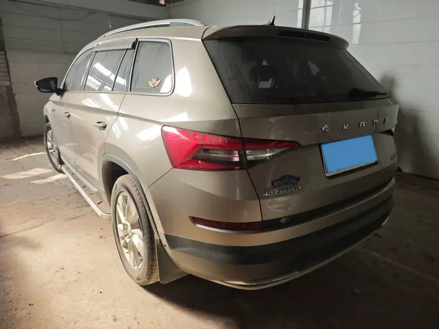 2021 Skoda Kodiak 2.0T 186HP L4 7DCT,autocango,china used car exporter,china ev exporter,chinese used car exporter,chinese used ev exporter