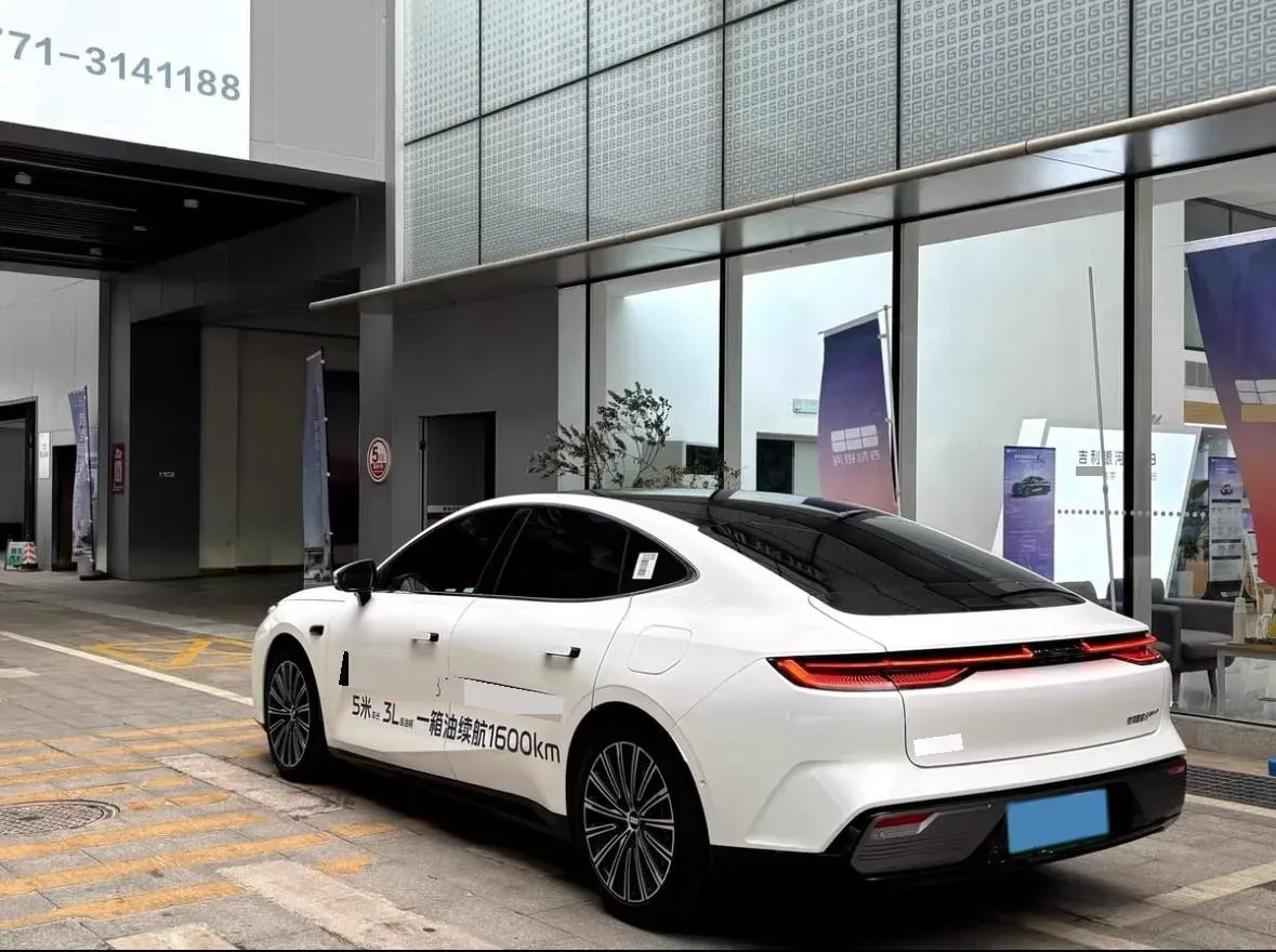 2025 Geely Galaxy Starshine 8 1.5T 163HP L4 3DHT PHEV 27.69KWH,autocango,china used car exporter,china ev exporter,chinese used car exporter,chinese used ev exporter