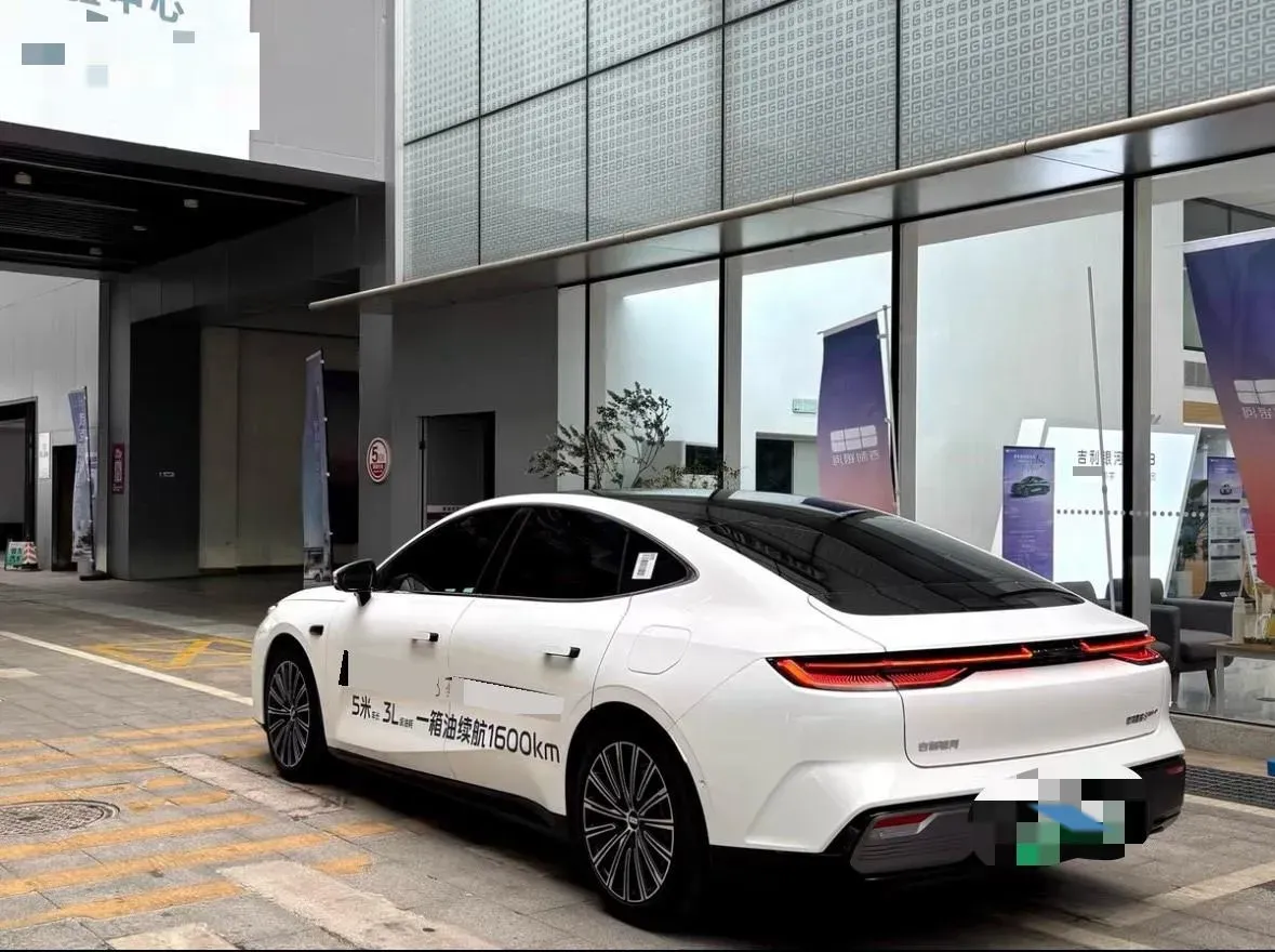 2025 Geely Galaxy Starshine 8 1.5T 163HP L4 3DHT PHEV 27.69KWH,autocango,china used car exporter,china ev exporter,chinese used car exporter,chinese used ev exporter