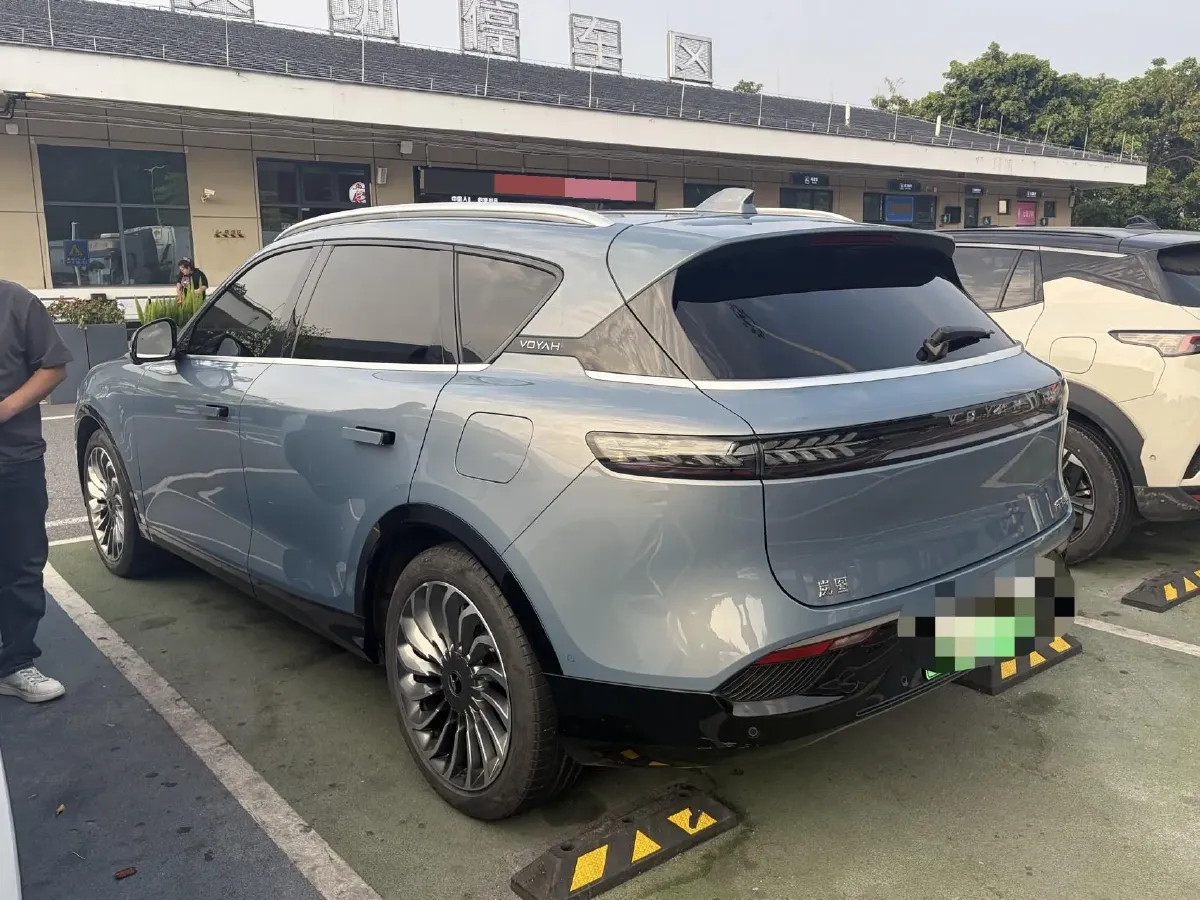 2021 Voyah FREE Range Extended 109HP REEV 33KWH,autocango,china used car exporter,china ev exporter,chinese used car exporter,chinese used ev exporter