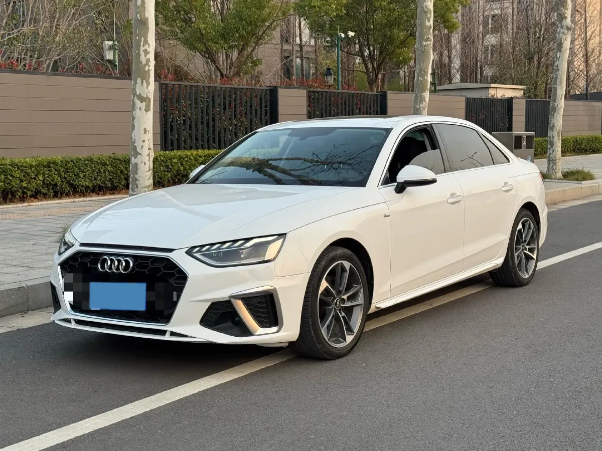 2023 Audi A4L 2.0T 190HP L4 7DCT,autocango,china used car exporter,china ev exporter,chinese used car exporter,chinese used ev exporter