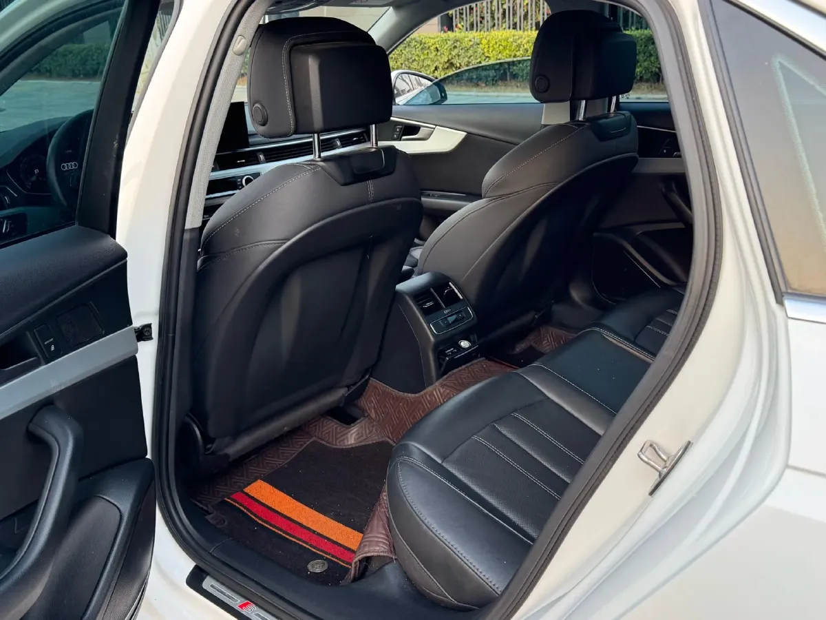 2023 Audi A4L 2.0T 190HP L4 7DCT,autocango,china used car exporter,china ev exporter,chinese used car exporter,chinese used ev exporter