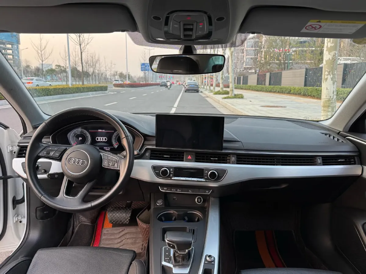 2023 Audi A4L 2.0T 190HP L4 7DCT,autocango,china used car exporter,china ev exporter,chinese used car exporter,chinese used ev exporter