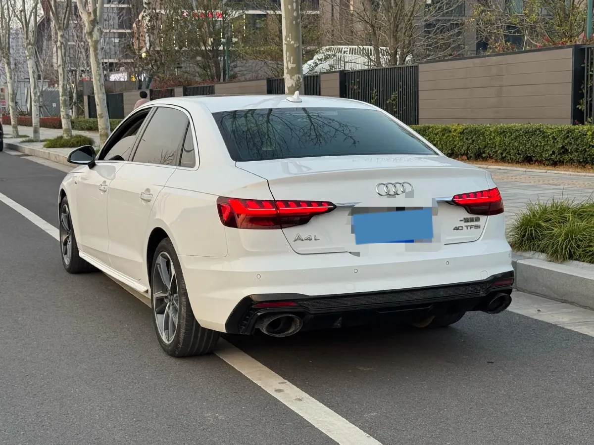 2023 Audi A4L 2.0T 190HP L4 7DCT,autocango,china used car exporter,china ev exporter,chinese used car exporter,chinese used ev exporter