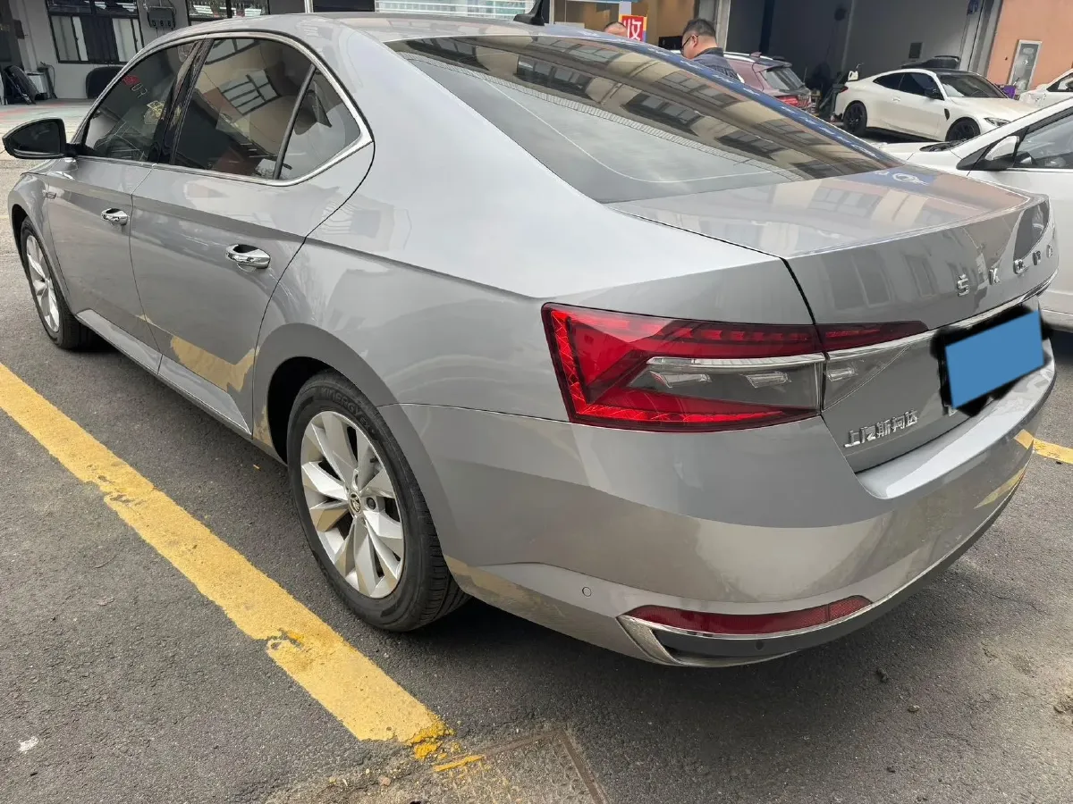 2021 Skoda Superb 1.4T 150HP L4 7DCT,autocango,china used car exporter,china ev exporter,chinese used car exporter,chinese used ev exporter