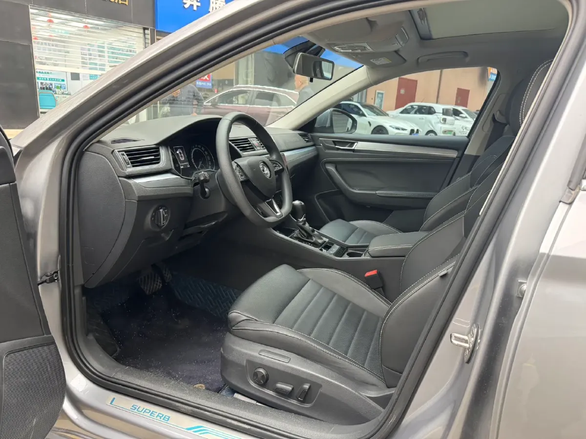 2021 Skoda Superb 1.4T 150HP L4 7DCT,autocango,china used car exporter,china ev exporter,chinese used car exporter,chinese used ev exporter