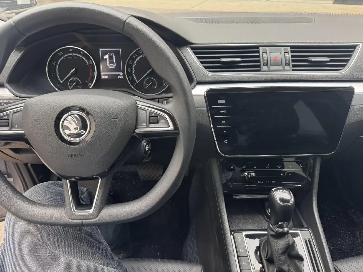 2021 Skoda Superb 1.4T 150HP L4 7DCT,autocango,china used car exporter,china ev exporter,chinese used car exporter,chinese used ev exporter