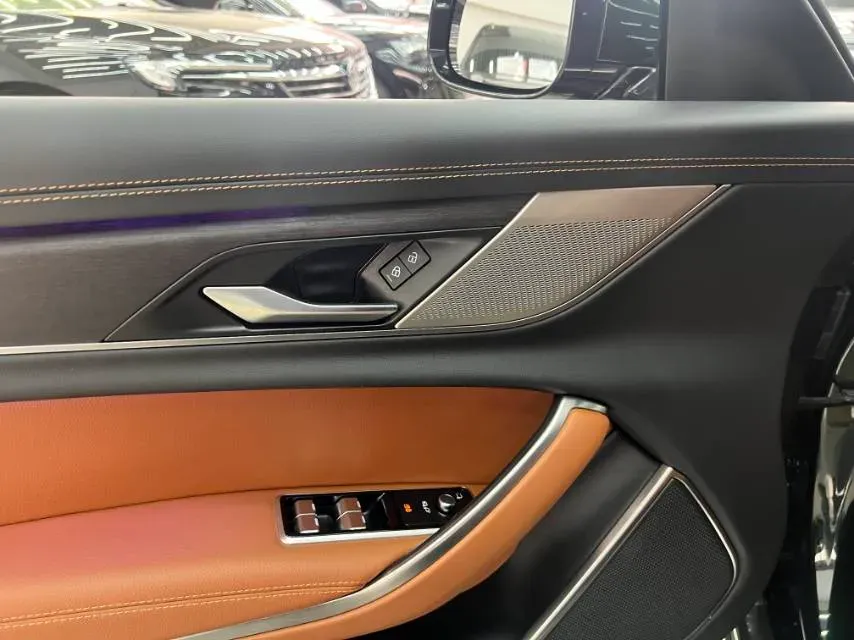 2022 Jaguar XFL 2.0T 250HP L4 8AT,autocango,china used car exporter,china ev exporter,chinese used car exporter,chinese used ev exporter