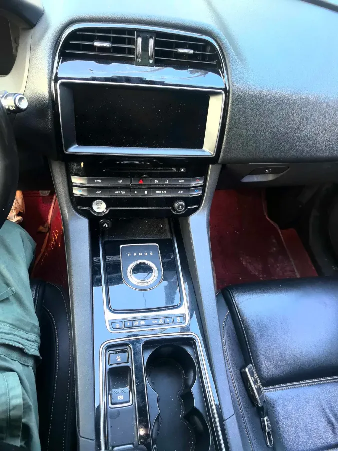 2018 Jaguar F-PACE 2.0T 250HP L4 8AT,autocango,china used car exporter,china ev exporter,chinese used car exporter,chinese used ev exporter