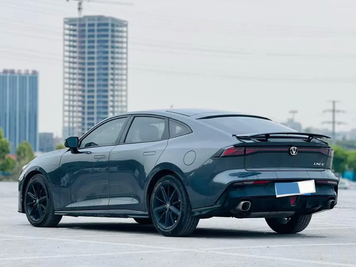 2022 ChangAn UNI-V 1.5T 188HP L4 7DCT,autocango,china used car exporter,china ev exporter,chinese used car exporter,chinese used ev exporter