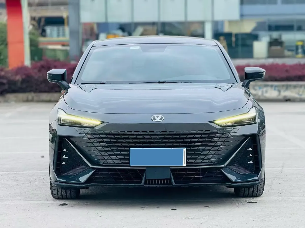 2022 ChangAn UNI-V 1.5T 188HP L4 7DCT,autocango,china used car exporter,china ev exporter,chinese used car exporter,chinese used ev exporter