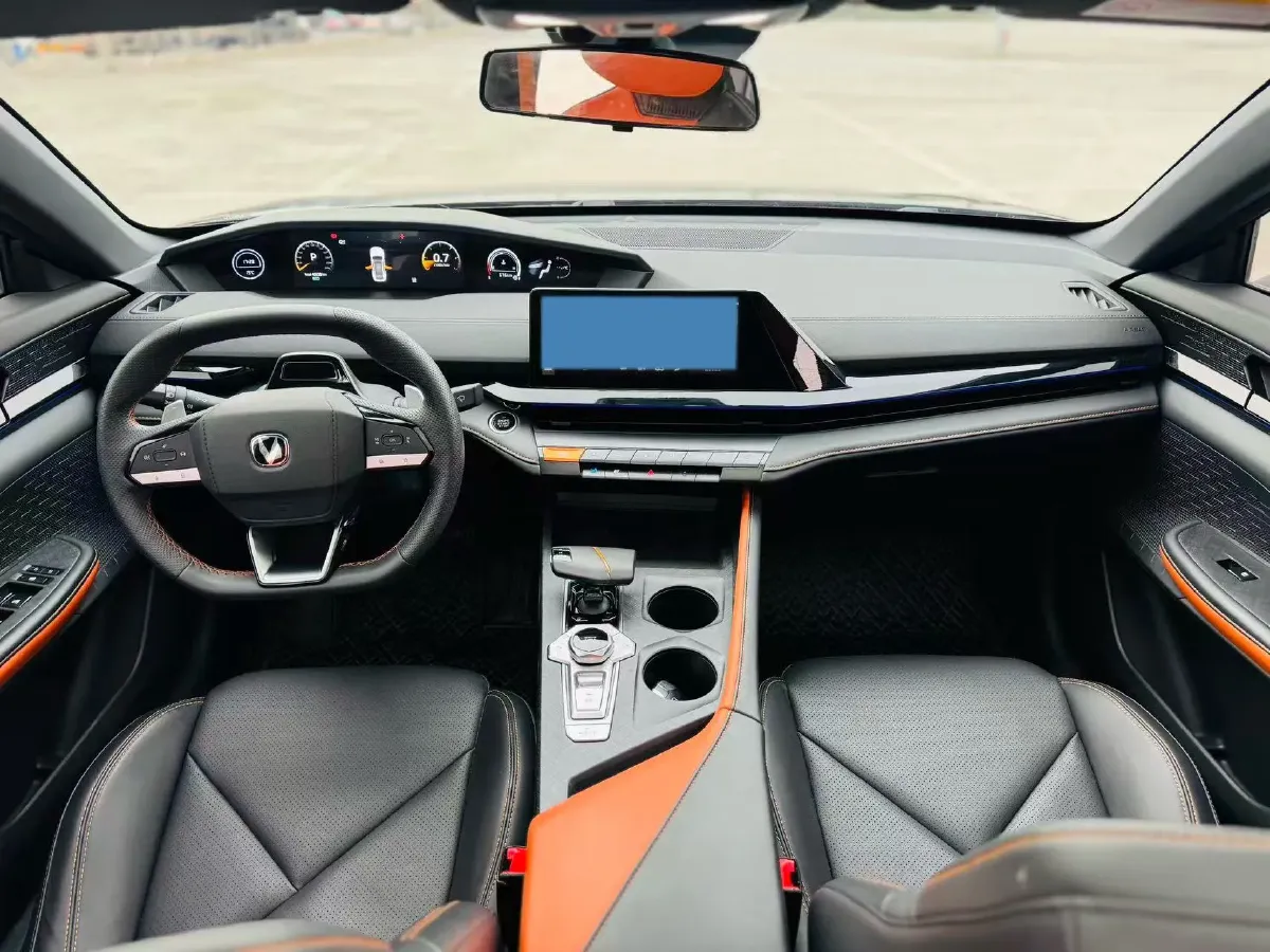 2022 ChangAn UNI-V 1.5T 188HP L4 7DCT,autocango,china used car exporter,china ev exporter,chinese used car exporter,chinese used ev exporter