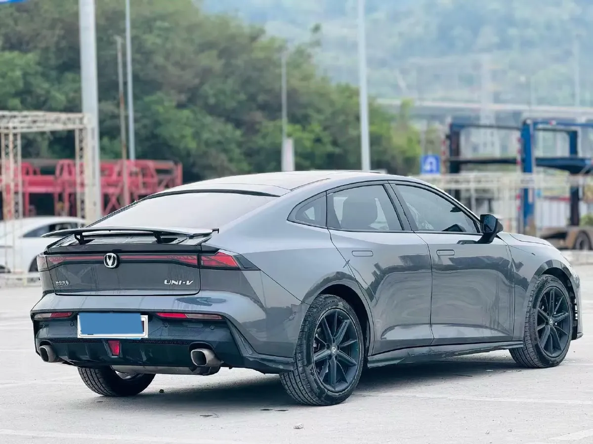 2022 ChangAn UNI-V 1.5T 188HP L4 7DCT,autocango,china used car exporter,china ev exporter,chinese used car exporter,chinese used ev exporter