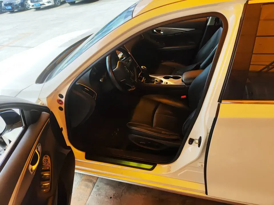 2018 Jeep Grand Commander 2.0T 265HP L4 9AT,autocango,china used car exporter,china ev exporter,chinese used car exporter,chinese used ev exporter