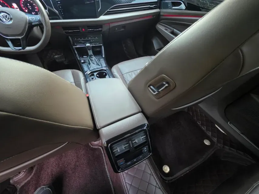 2020 Volkswagen Passat 2.0T 186HP L4 7DCT,autocango,china used car exporter,china ev exporter,chinese used car exporter,chinese used ev exporter