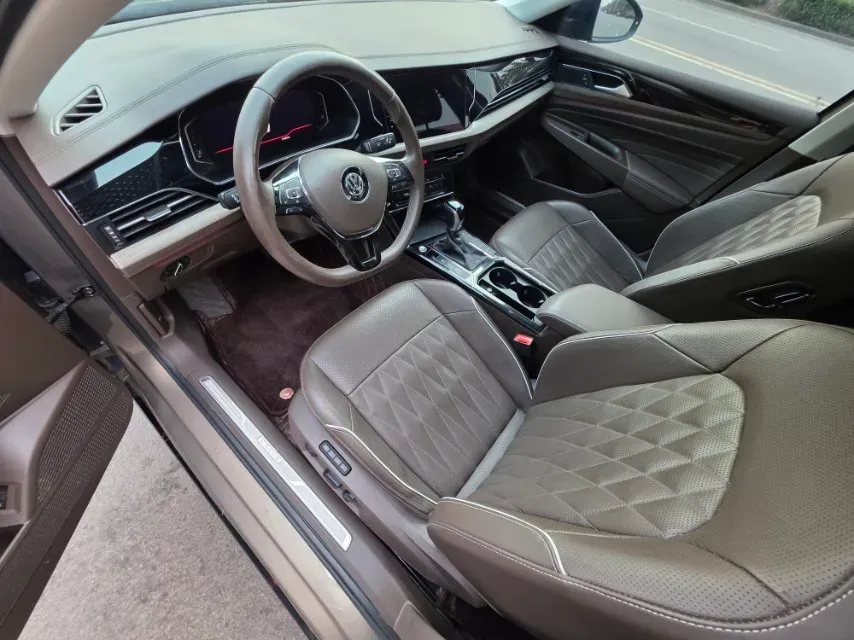 2020 Volkswagen Passat 2.0T 186HP L4 7DCT,autocango,china used car exporter,china ev exporter,chinese used car exporter,chinese used ev exporter