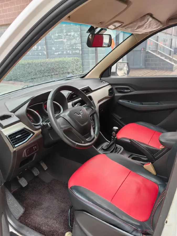 2019 WuLing HongGuang V 1.5L 99HP L4 6MT,autocango,china used car exporter,china ev exporter,chinese used car exporter,chinese used ev exporter