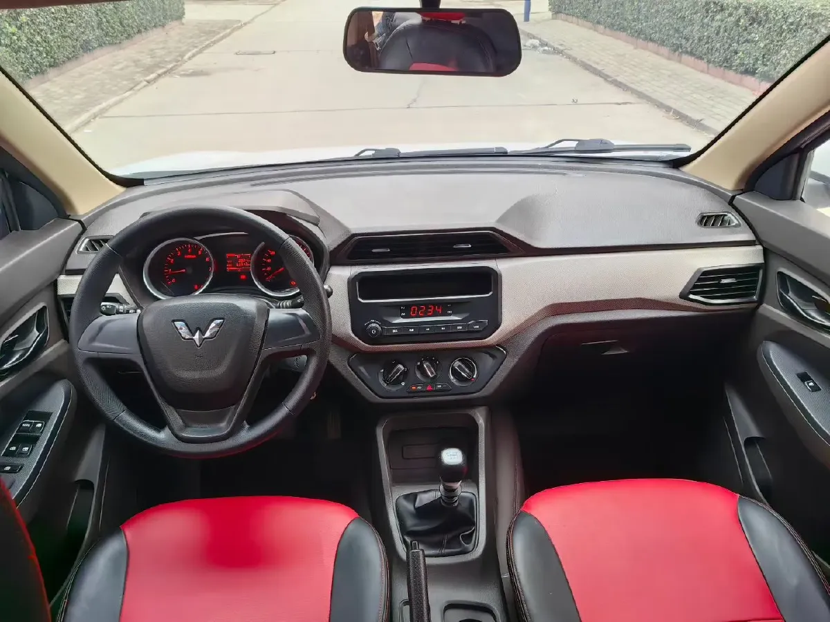 2019 WuLing HongGuang V 1.5L 99HP L4 6MT,autocango,china used car exporter,china ev exporter,chinese used car exporter,chinese used ev exporter