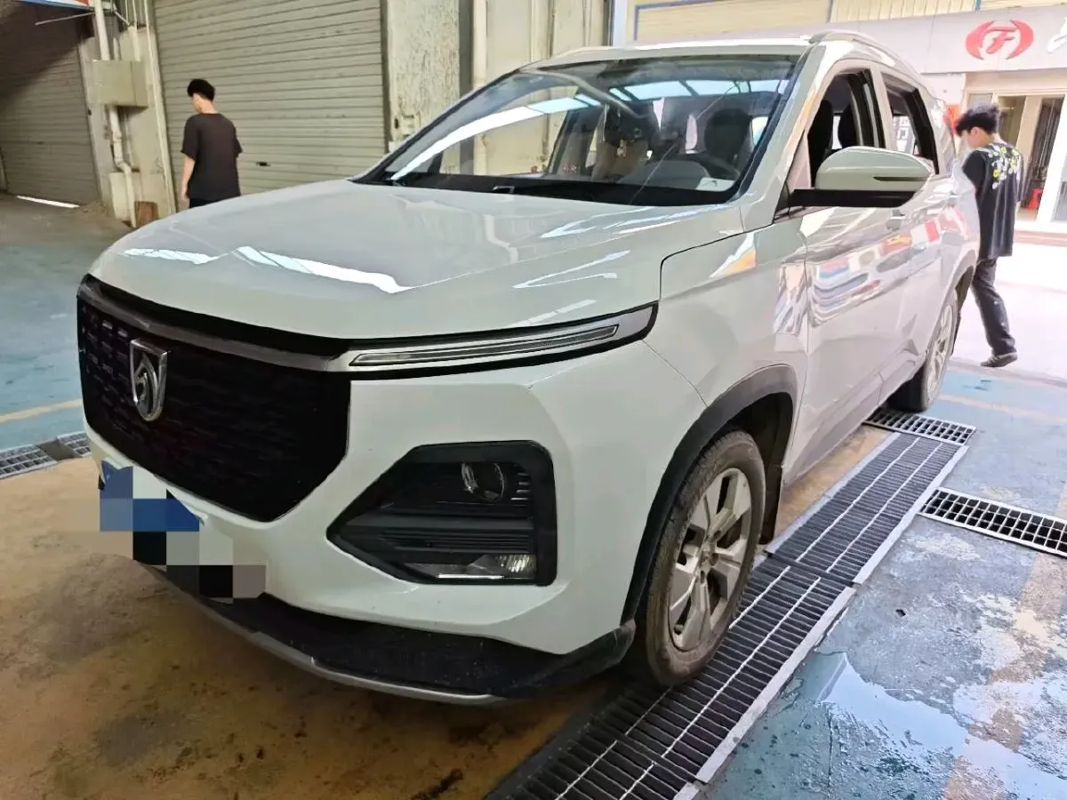 2020 BaoJun 530 1.5T 147HP L4 6MT,autocango,china used car exporter,china ev exporter,chinese used car exporter,chinese used ev exporter