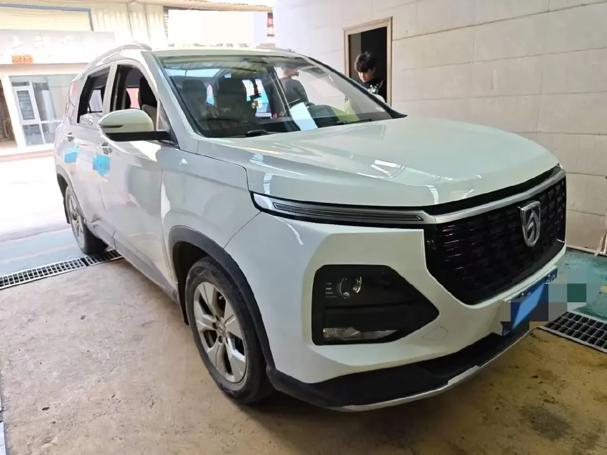 2020 BaoJun 530 1.5T 147HP L4 6MT,autocango,china used car exporter,china ev exporter,chinese used car exporter,chinese used ev exporter