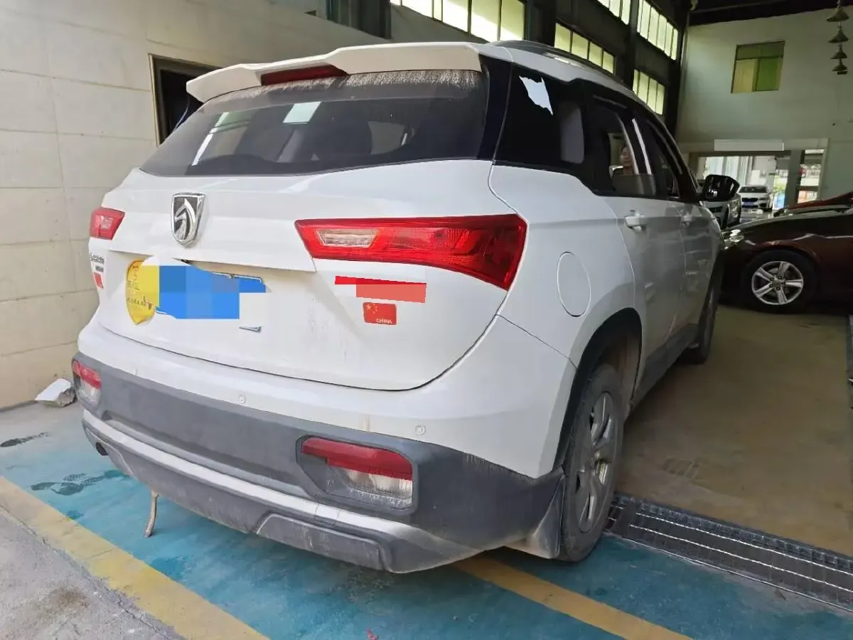 2020 BaoJun 530 1.5T 147HP L4 6MT,autocango,china used car exporter,china ev exporter,chinese used car exporter,chinese used ev exporter