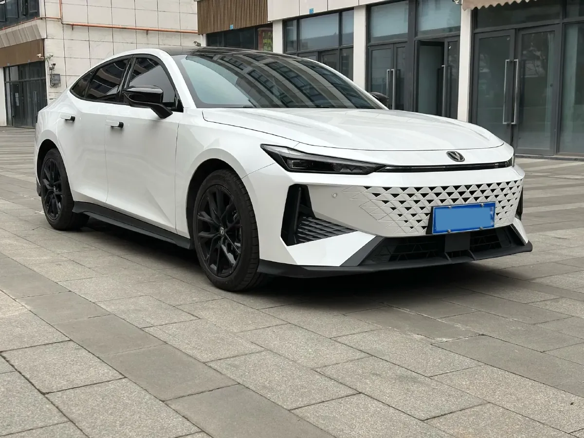 2024 ChangAn UNI-V 1.5T 188HP L4 7DCT,autocango,china used car exporter,china ev exporter,chinese used car exporter,chinese used ev exporter