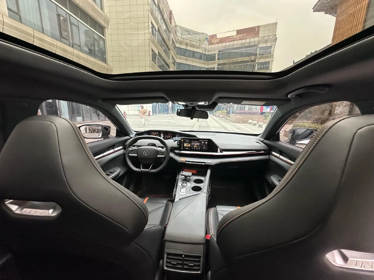 2024 ChangAn UNI-V 1.5T 188HP L4 7DCT,autocango,china used car exporter,china ev exporter,chinese used car exporter,chinese used ev exporter